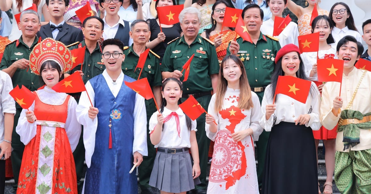 Phiên bản 'Viết tiếp câu chuyện hòa bình' 13 thứ tiếng gây chú ý