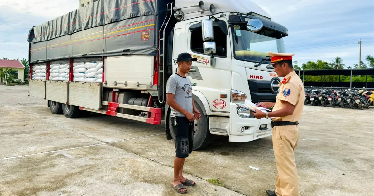 Phát hiện xe tải chở gần 30 tấn đường không rõ nguồn gốc