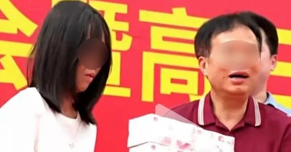 Trường học bị chấn chỉnh vì tặng “núi tiền” cho học sinh đỗ đầu