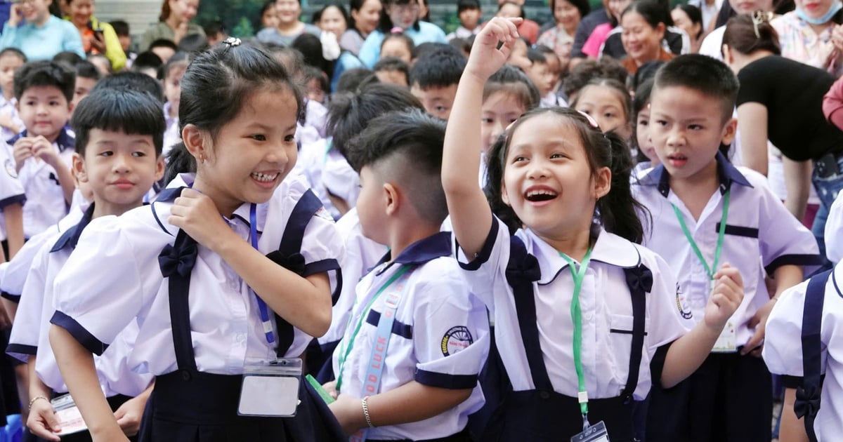 Nụ cười trong trẻo ngày tựu trường của học sinh lớp 1 TP.HCM
