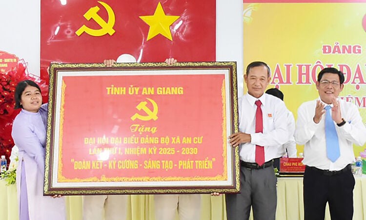 An Cu Commune focuses on development solutions