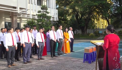 Dưới cờ Tổ quốc kể chuyện Bác Hồ