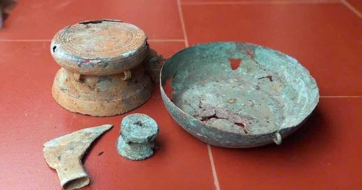 Người dân tặng cổ vật quý từ thời Hùng Vương cho bảo tàng