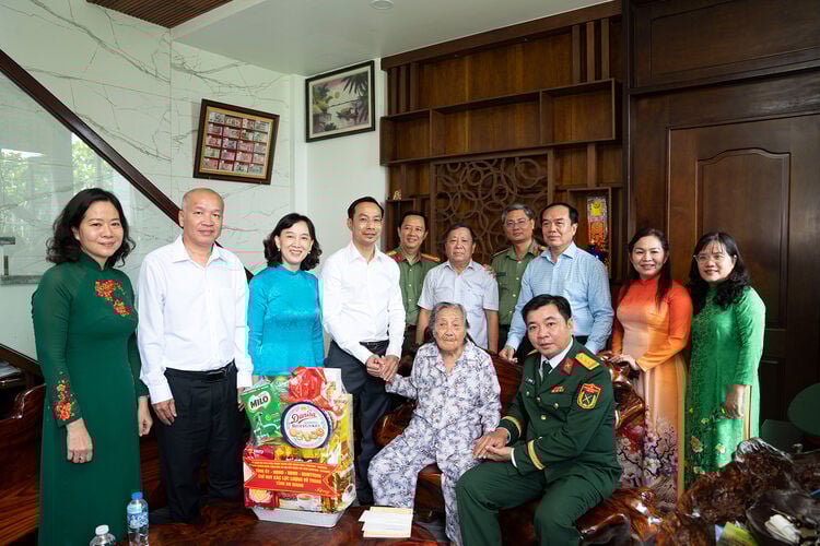 Phó Bí thư Thường trực Tỉnh ủy An Giang Nguyễn Thanh Nhàn thăm gia đình chính sách, nhân kỷ niệm 80 năm Quốc khánh 2/9