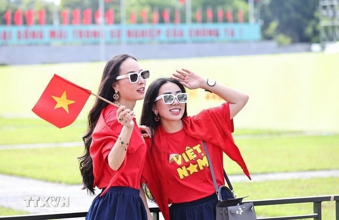 ao-co-do-sao-vang.jpg