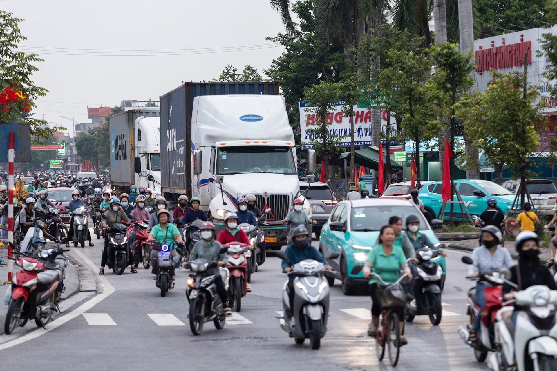 Waiting for the road connecting Dinh Bridge with National Highway 17B to be completed soon