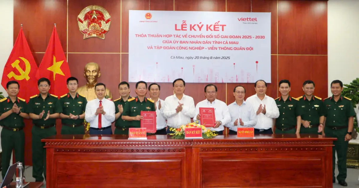 Cà Mau hợp tác với Tập đoàn Viettel phổ cập điện thoại thông minh giá rẻ cho người dân