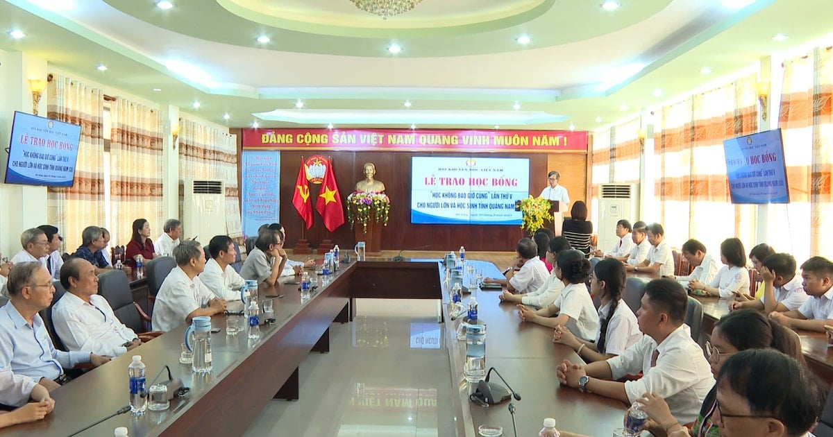 25 tấm gương được trao học bổng “Học không bao giờ cùng”