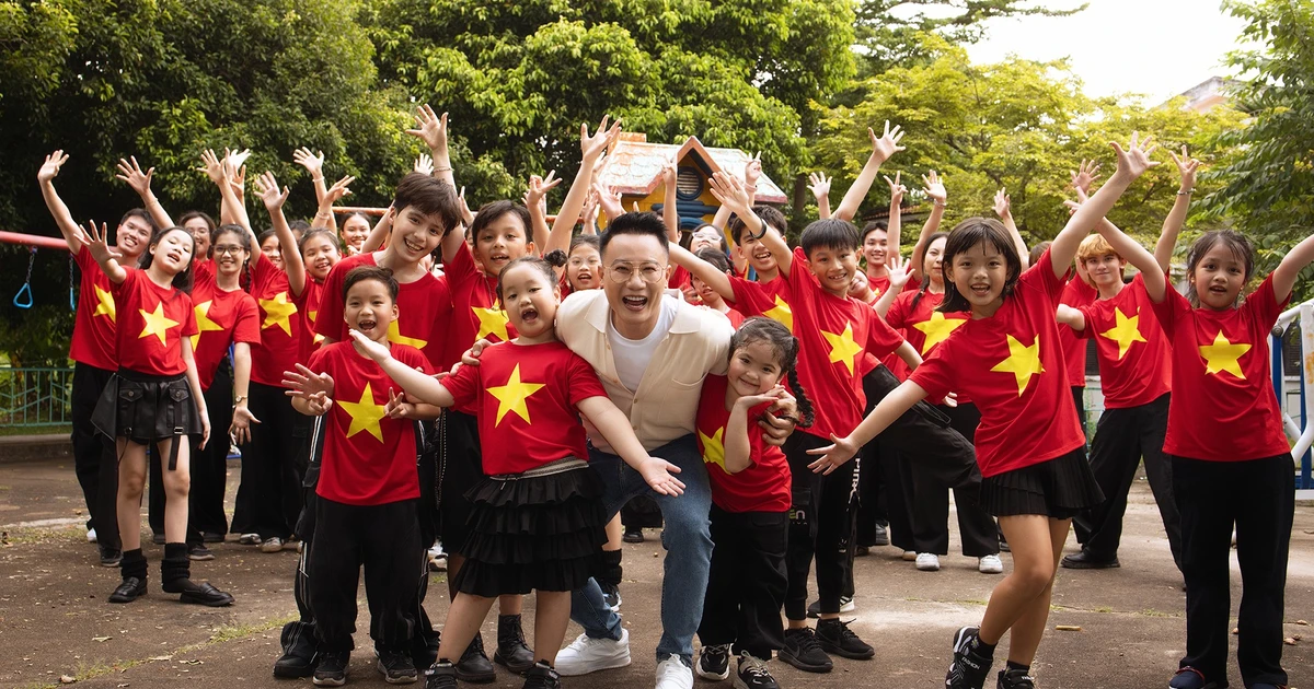 Singer Hoang Bach released MV "Love Vietnamese Smiles"