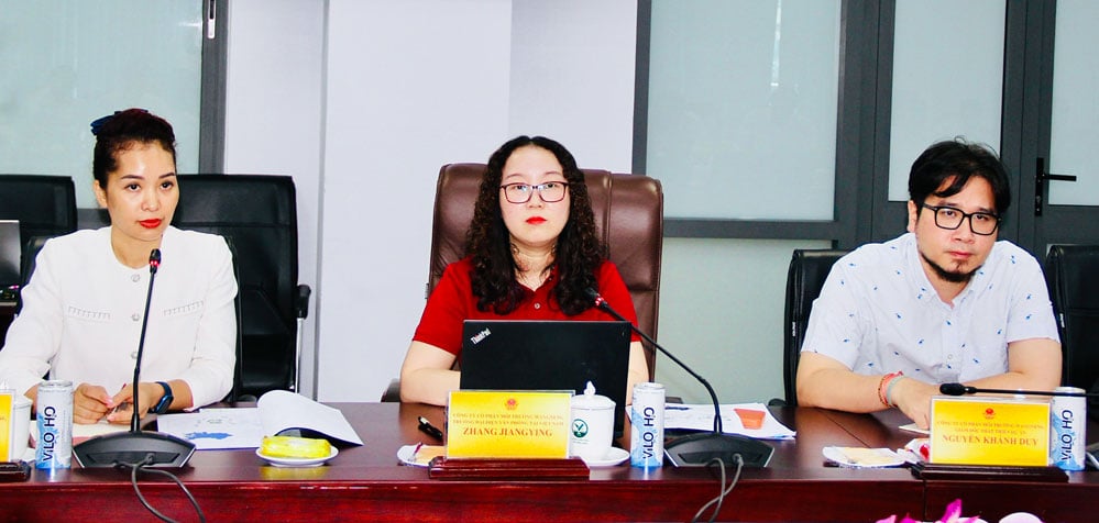 Ms. Zhang Jiangying - Chief Representative of Vietnam Office (Wangneng Environment Joint Stock Company) discussed and learned about the investment project to build a waste treatment plant in Vinh Long.