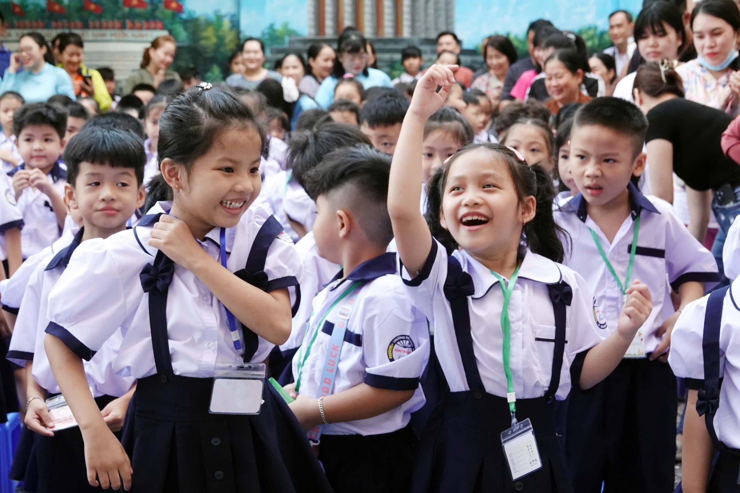 Nụ cười trong trẻo ngày tựu trường của học sinh lớp 1 TP.HCM - Ảnh 4.