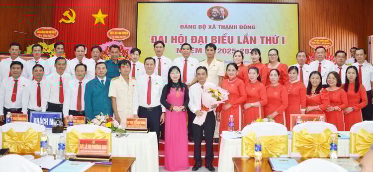 Phó Bí thư Tỉnh ủy An Giang Trần Thị Thanh Hương dự và chỉ đạo Đại hội Đảng bộ xã Thạnh Đông