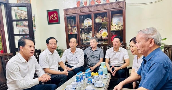 Đồng chí Hoàng Trọng Quyết dâng hương tưởng niệm nguyên Chủ nhiệm Việt Minh thành Hoàng Diệu Vũ Oanh
