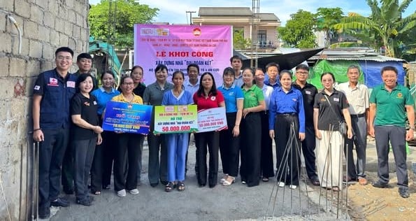 Support 110 million VND to build "Great Unity" houses for poor households