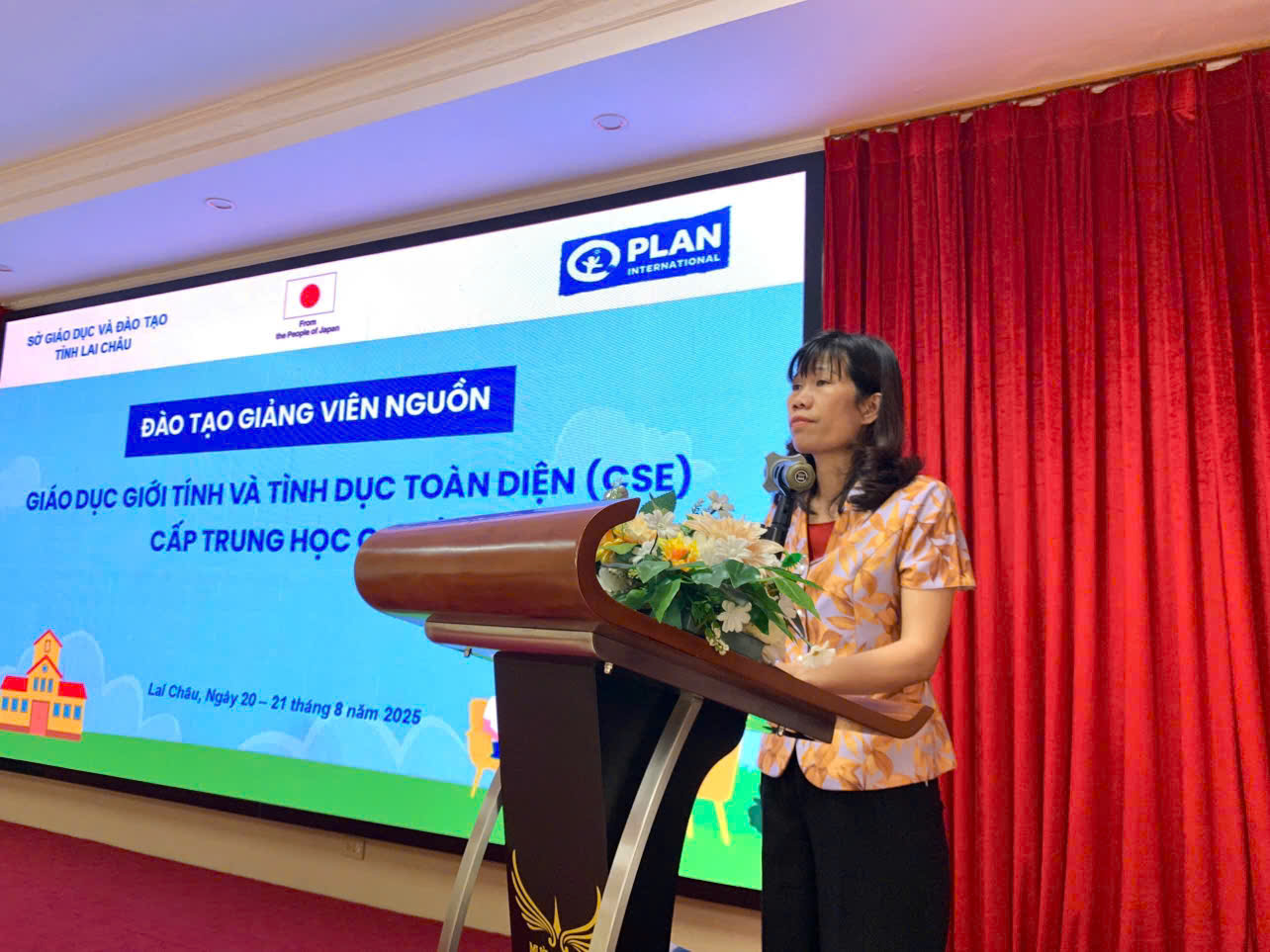 Bà Nghiêm Thị Kim Huê - Phó Giám đốc Sở GD&ĐT phát biểu khai mạc lớp tập huấn.