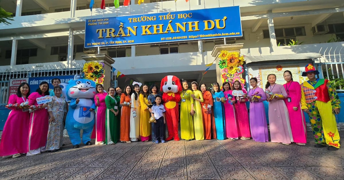 Sáng nay học sinh lớp 1 TP.HCM tựu trường: Năm học với nhiều đặc biệt bắt đầu