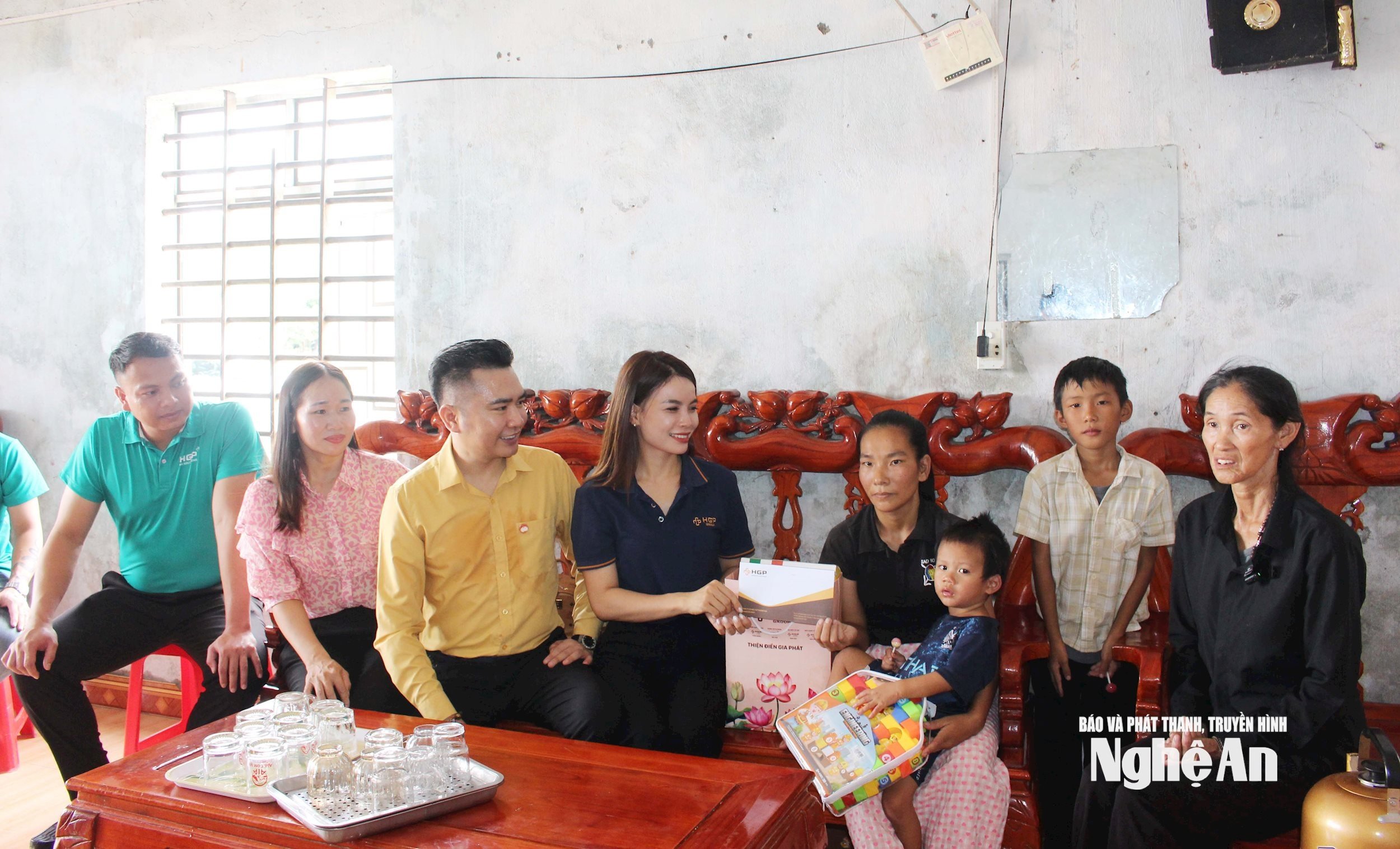 អំណោយសម្រាប់គ្រួសារ Tuan ២