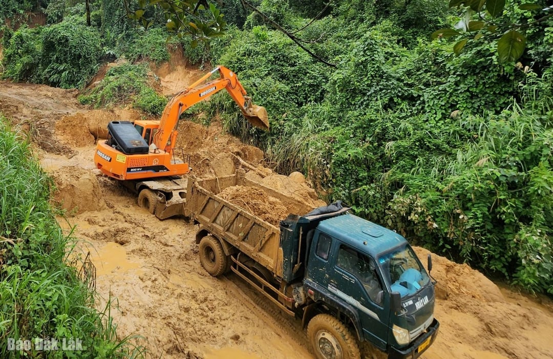 Sở Xây dựng yêu cầu các đơn vị, chủ đầu tư tăng cường ứng phó nguy cơ sạt lở đất, sụt trượt công trình.