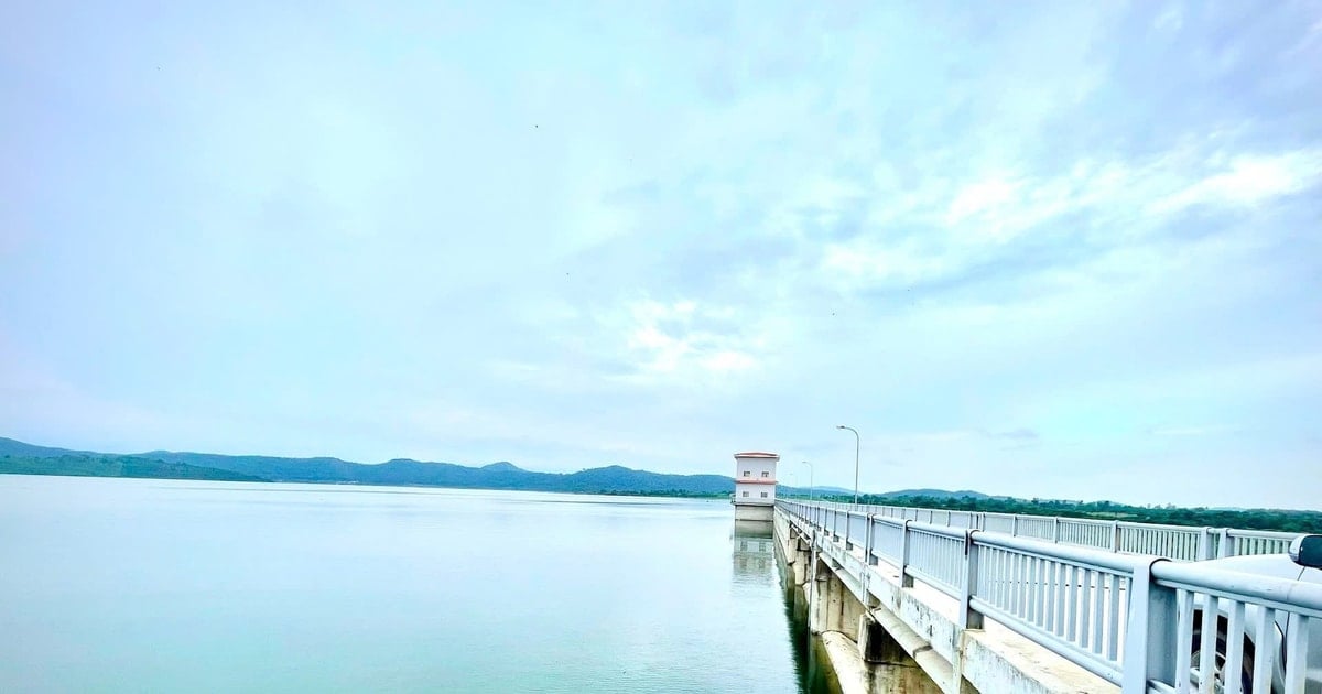 Aumentar la descarga de inundación del embalse de Song Luy en la tarde del 21 de agosto para proteger el embalse.