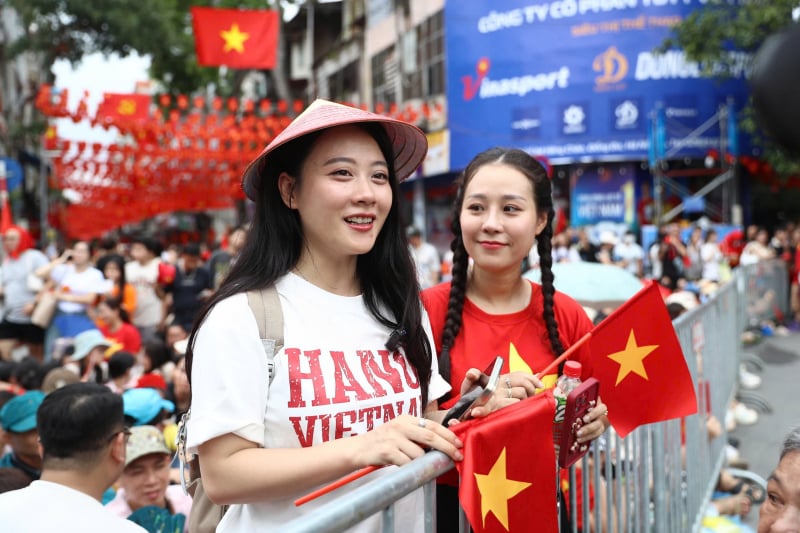Hà Nội rực rỡ sắc đỏ, háo hức chờ xem tổng hợp luyện diễu binh -0