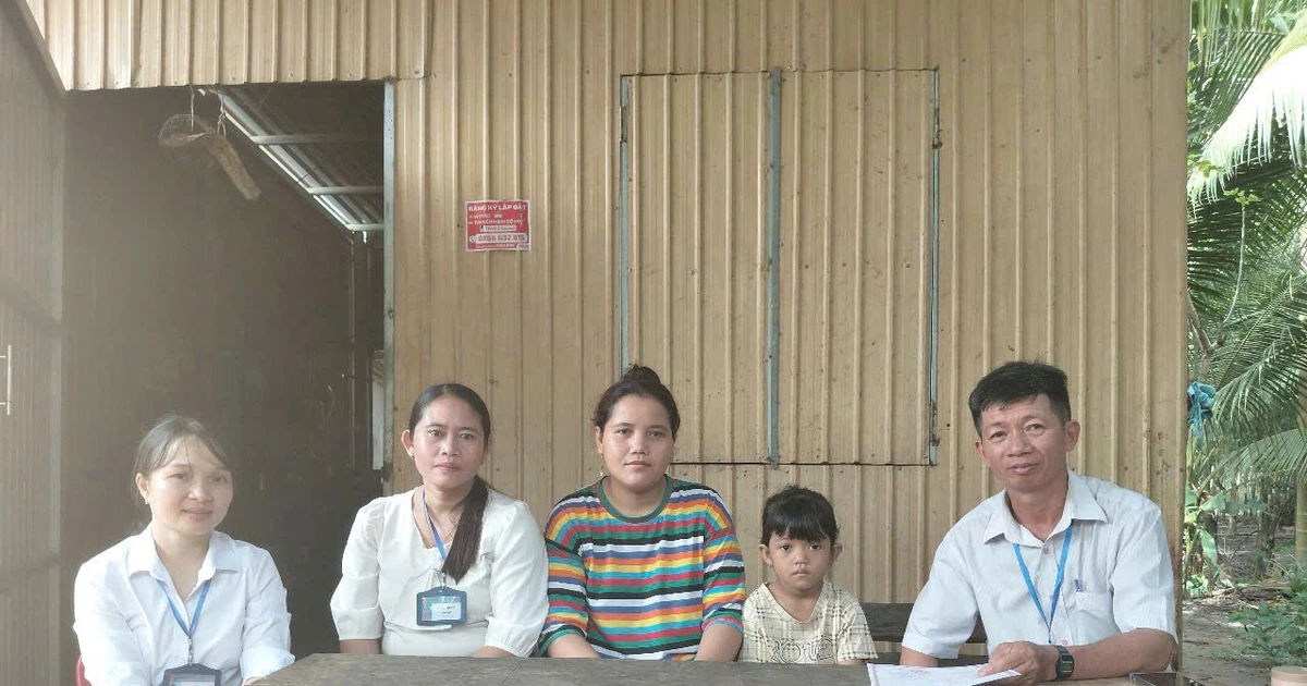 Gieo chữ vùng biên giới: Hành trình 'đi từng ngõ, gõ từng nhà'
