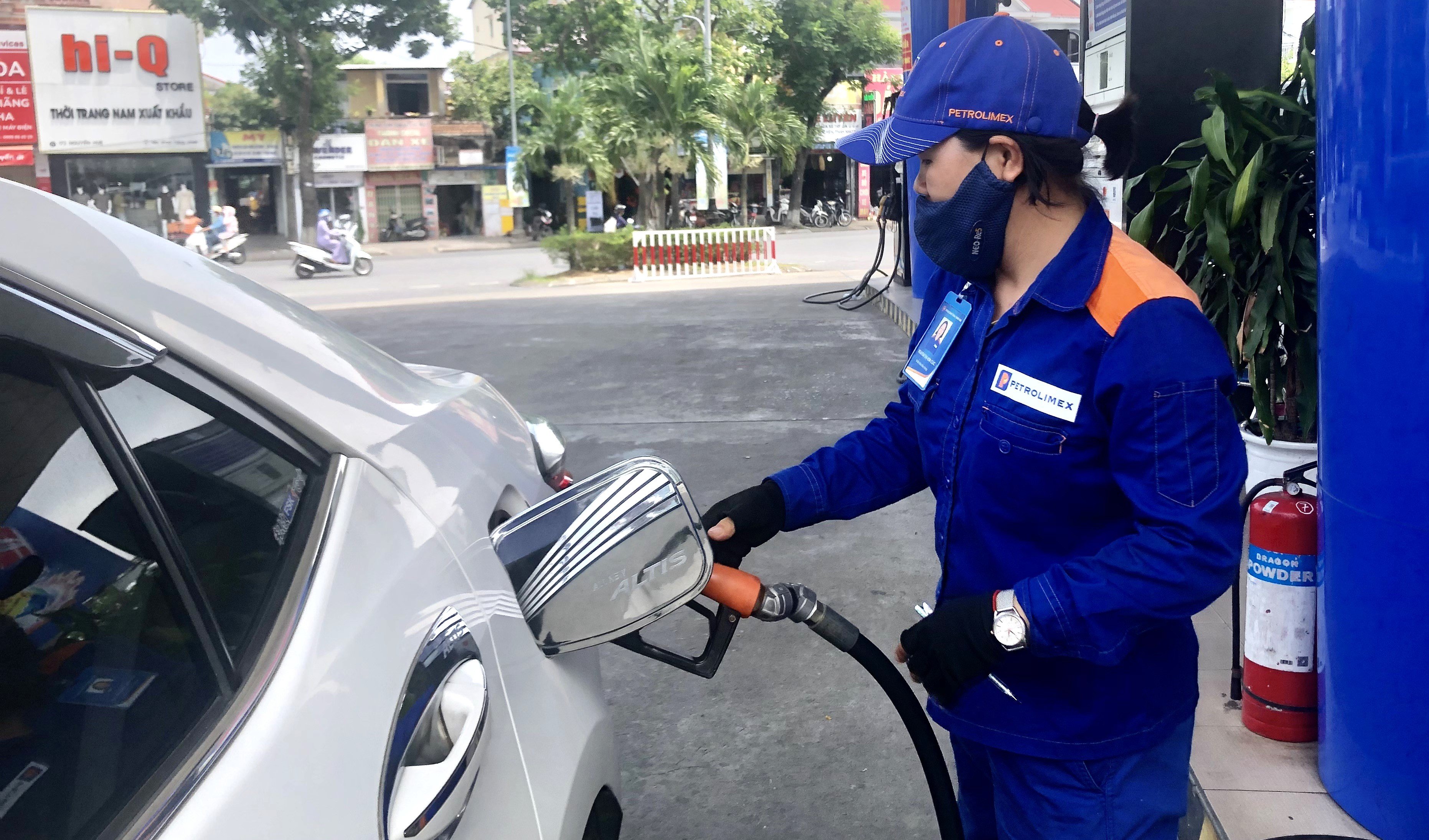 El precio de la gasolina RON 95 aumentó en 210 VND, hasta 20.090 VND/litro.