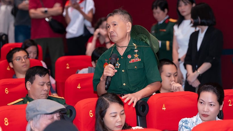 Der Veteran Nguyen Van Hoi war ganz ergriffen, als er über seine Kameraden in der Zitadelle sprach. (Foto: Galaxy Studio)