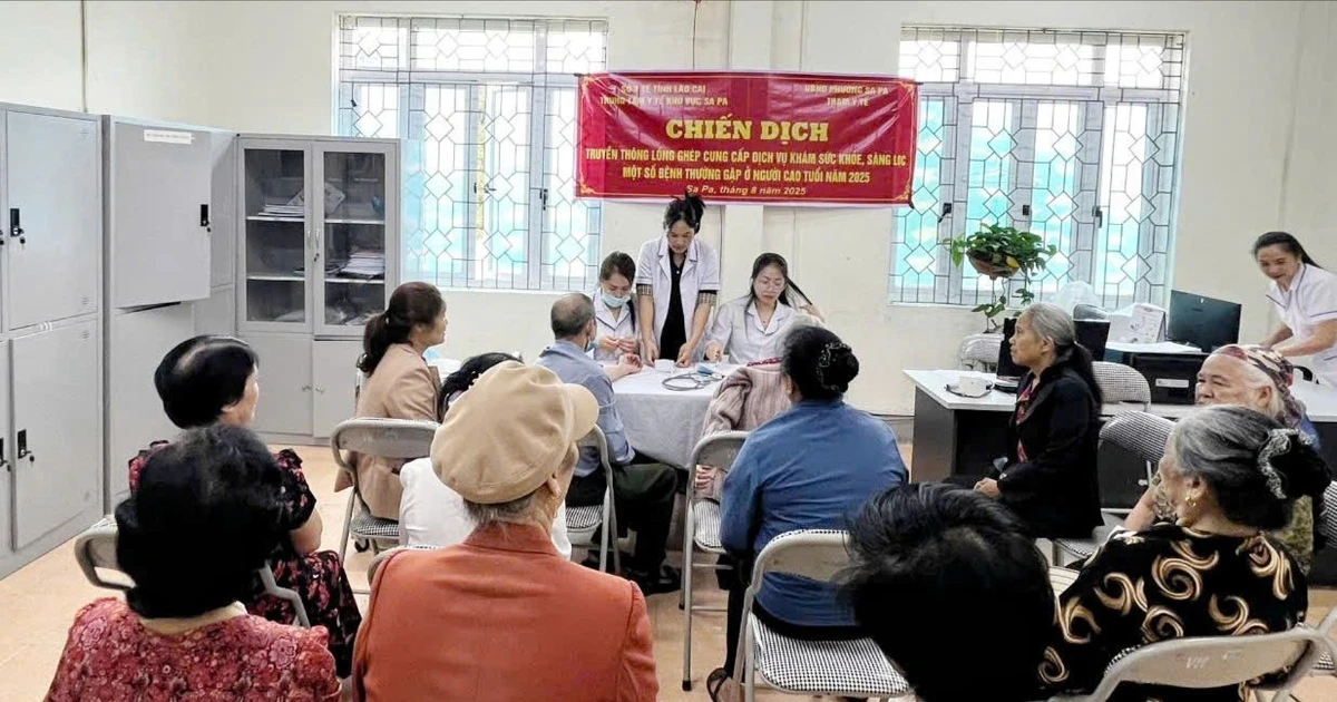 Khám và truyền thông chăm sóc sức khỏe cho người cao tuổi ở khu vực Sa Pa