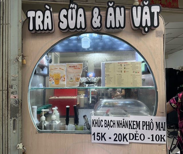 Bà chủ quán trà sữa bật khóc nói lời tạm biệt khách hàng khiến nhiều người xúc động - Ảnh 2.