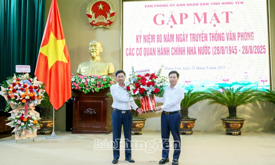 Provincial People's Committee Office met to celebrate the 80th anniversary of the Traditional Day of the State Administrative Agency Office