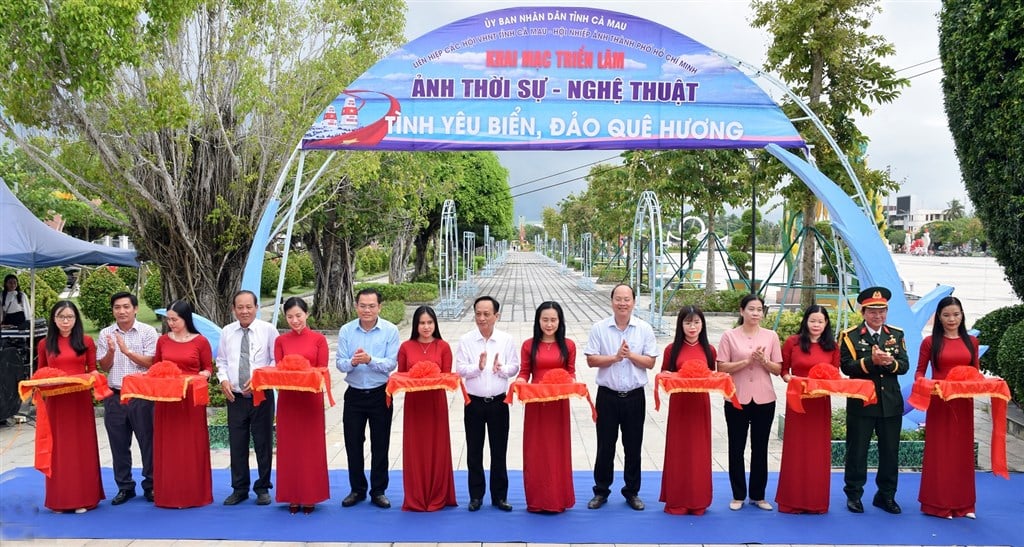 Khai mạc Triển lãm ảnh ‘Tình yêu biển, đảo quê hương’ chào mừng Quốc khánh 02/9