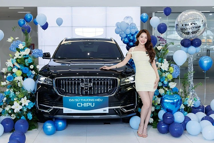 가수 치푸의 10억 달러짜리 지리 몬자로 SUV의 인기 비결은 무엇일까?