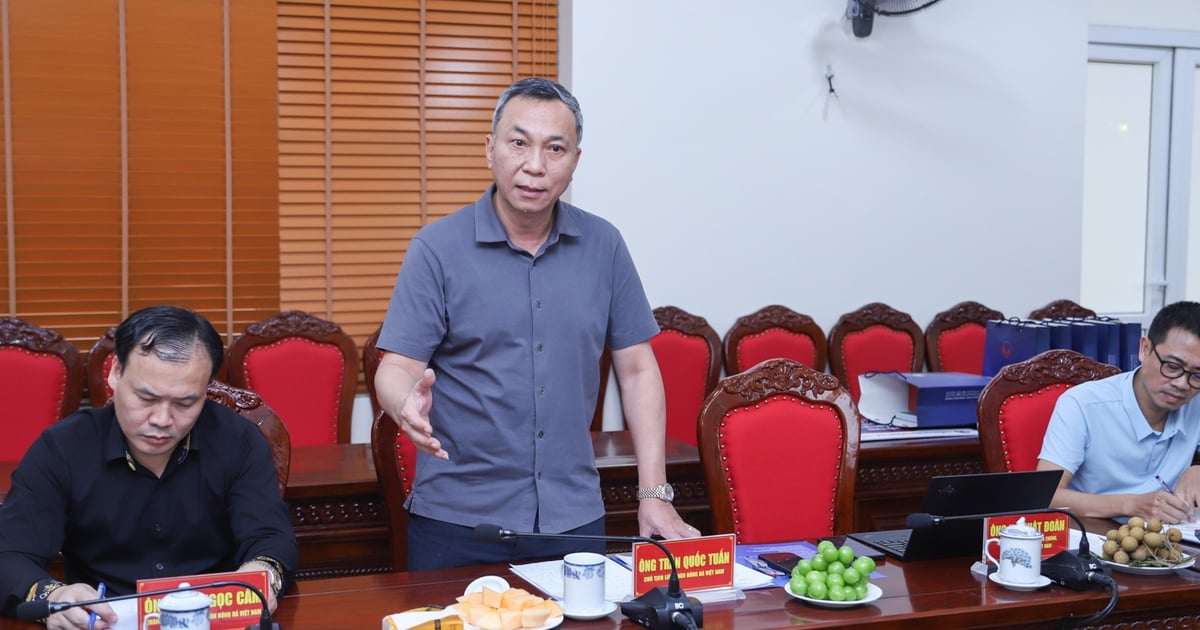 Chủ tịch VFF thăm LĐBĐ Thanh Hóa, mong có thêm tài năng cho đội tuyển quốc gia