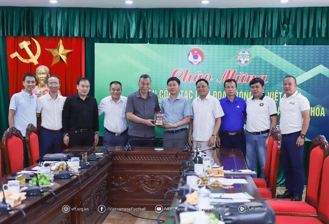 Chủ tịch VFF thăm LĐBĐ Thanh Hóa, mong có thêm tài năng cho đội tuyển quốc gia- Ảnh 6.