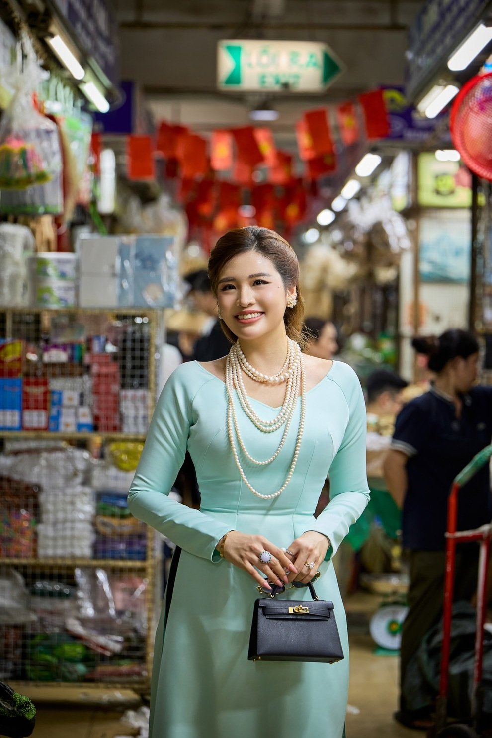 Phan Hoàng Thu diện áo dài, tự hào truyền thống cách mạng gia đình - 8