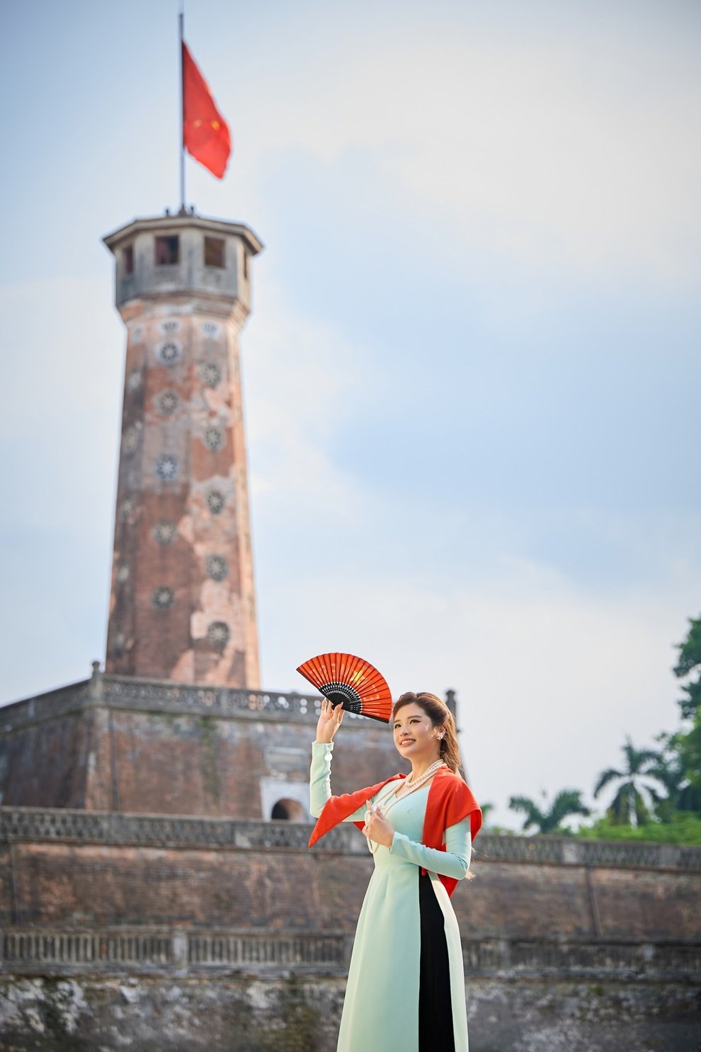  Phan Hoàng Thu diện áo dài, tự hào truyền thống cách mạng gia đình - 6