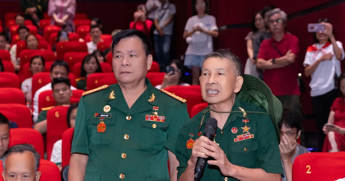 Mưa đỏ - bản hùng ca từ máu và nước mắt
