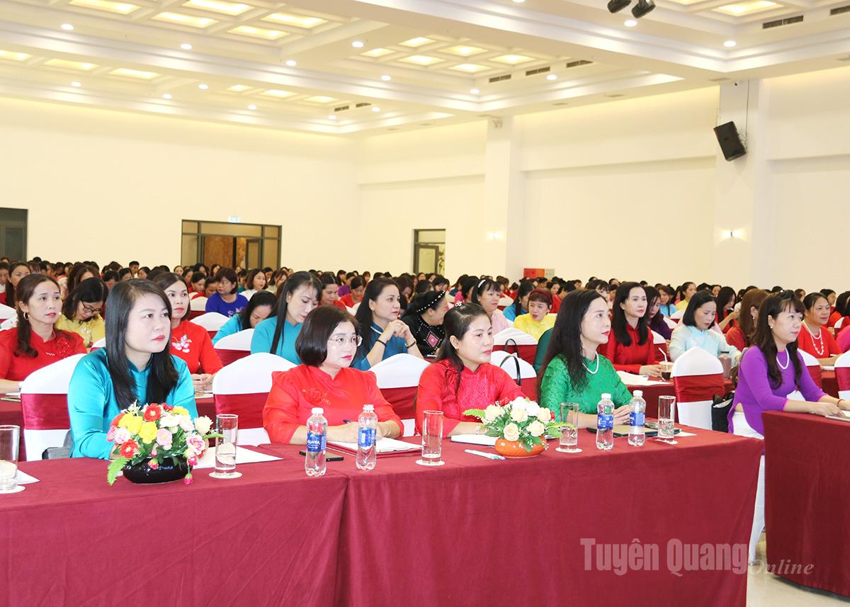 Các đại biểu tham dự hội nghị.