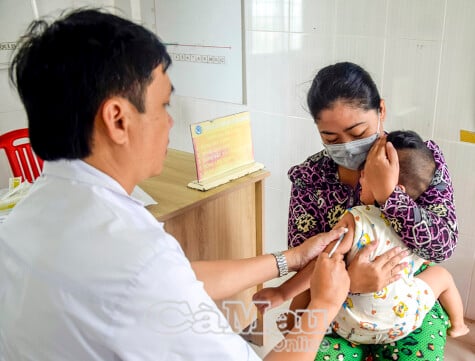 Quan tâm chăm sóc sức khoẻ phụ nữ và trẻ em đồng bào dân tộc