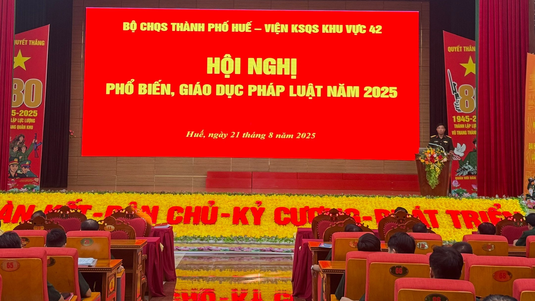 Phổ biến, giáo dục pháp luật cho sĩ quan, quân nhân chuyên nghiệp