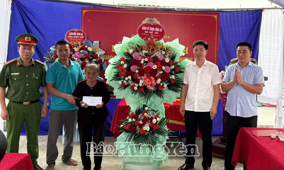 Bàn giao “Nhà đại đoàn kết” cho gia đình khó khăn tại xã Mễ Sở