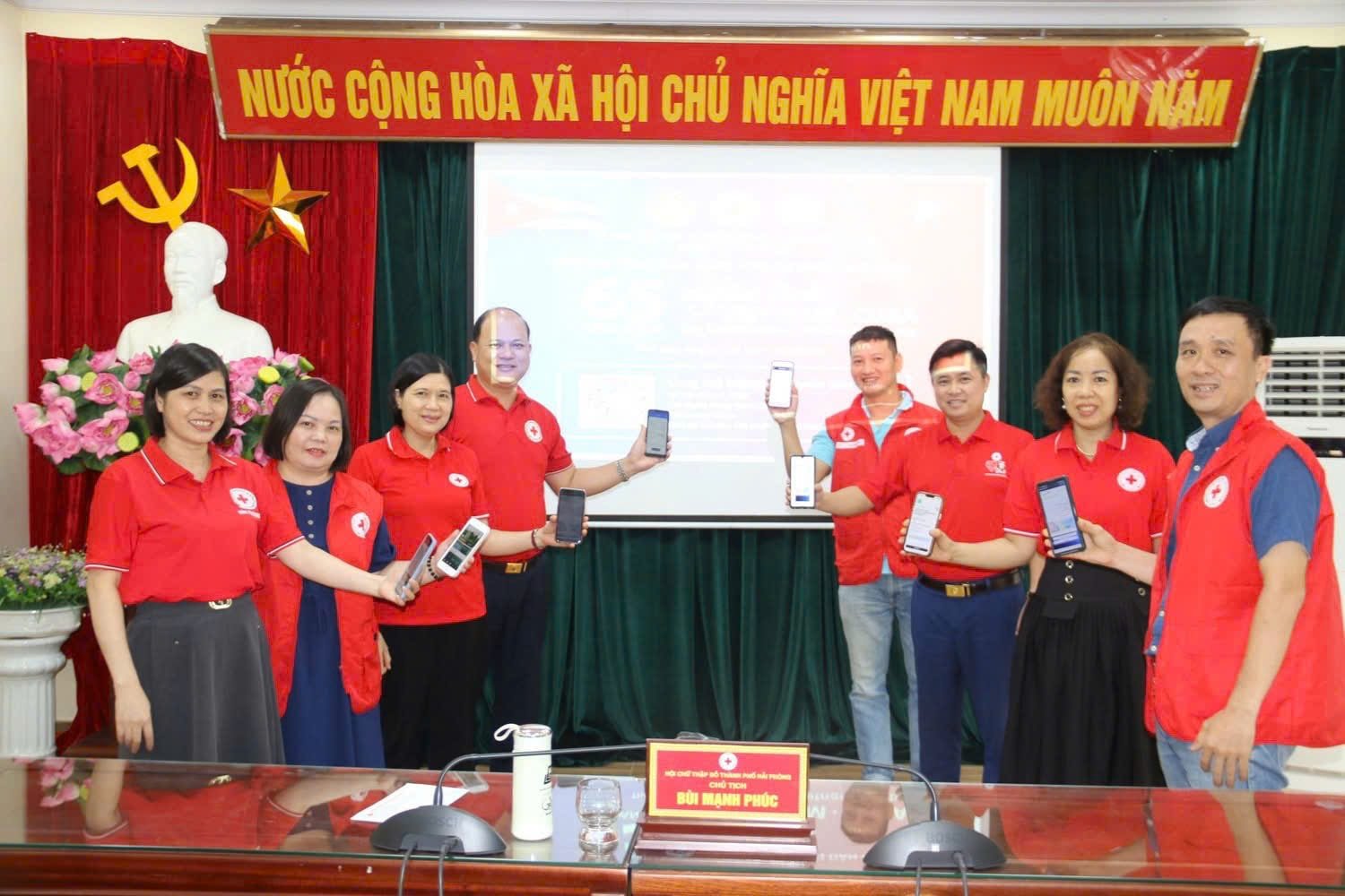 សមាគមកាកបាទក្រហមទីក្រុង Hai Phong ទទួលបានថវិកាចំនួន 220 លានដុង ដើម្បីឧបត្ថម្ភប្រជាជនគុយបា