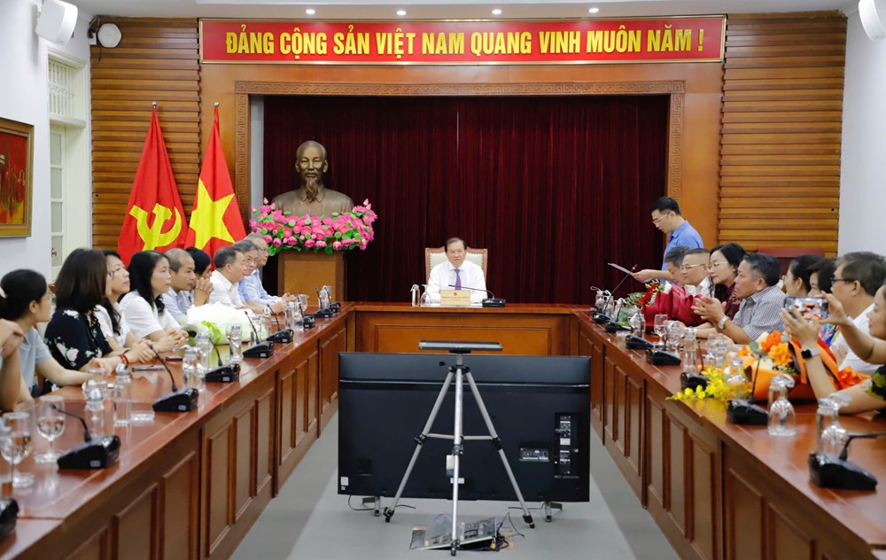 Bộ VHTTDL trao quyết định nghỉ hưu cho 2 cán bộ