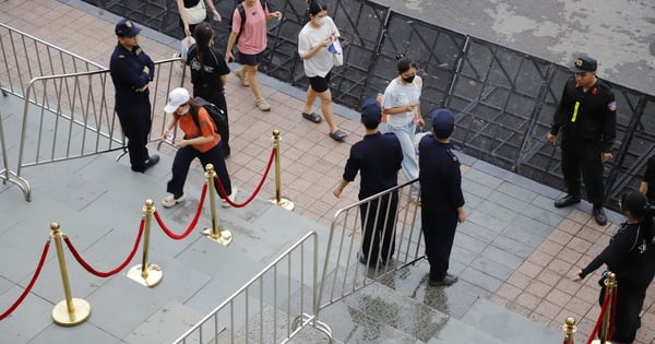 Garantizando la seguridad y el orden en la ceremonia de entrega de entradas para el concierto "Vietnam en Mí".