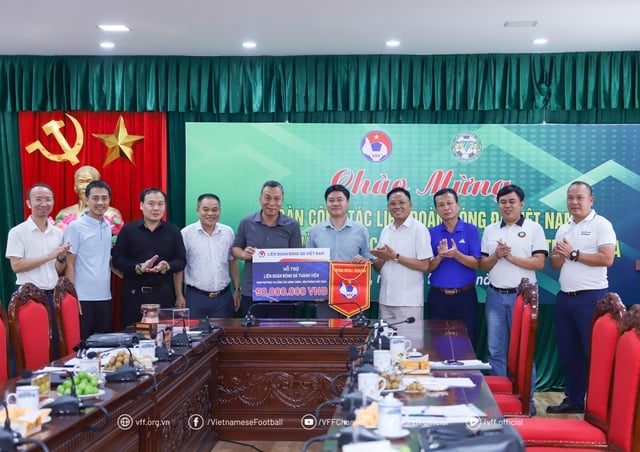 Chủ tịch VFF thăm LĐBĐ Thanh Hóa, mong có thêm tài năng cho đội tuyển quốc gia- Ảnh 5.