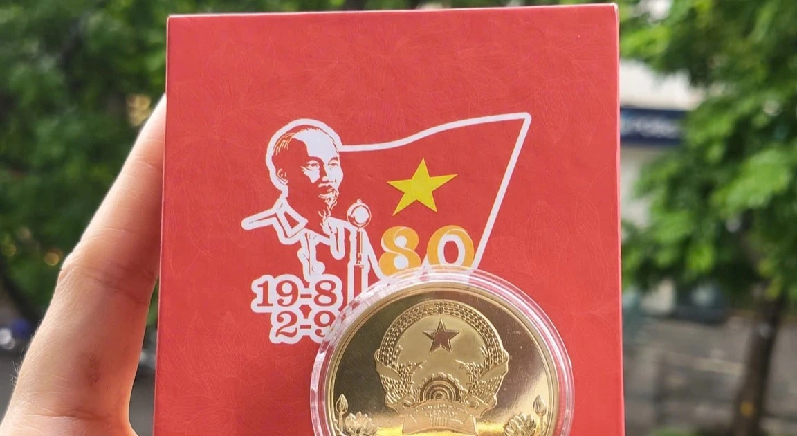 Vietnam Post ra mắt hộp xu hợp kim A80 Tự hào Việt Nam