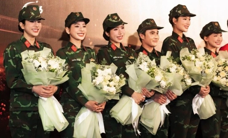 El concierto “Estrellas se unen al Ejército” despierta el orgullo nacional a través de la música tradicional y moderna.