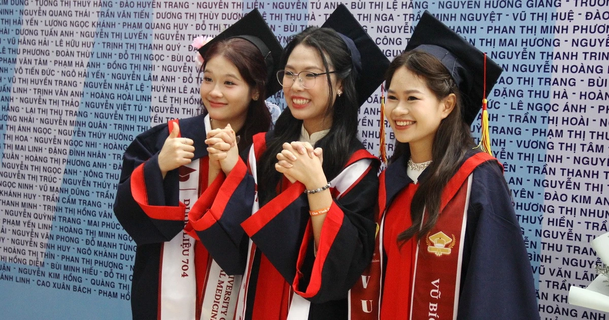 775 tân bác sỹ Y học cổ truyền, Y khoa và Dược sỹ nhận bằng tốt nghiệp năm 2025