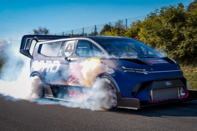 This Ford Transit minivan leaves expensive supercars in the dust