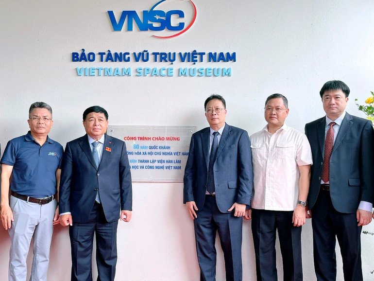 trung-tam-cn-vu-tru-khanh-thanh.jpg